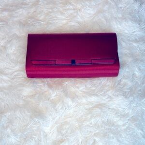 La regale purse color red satin